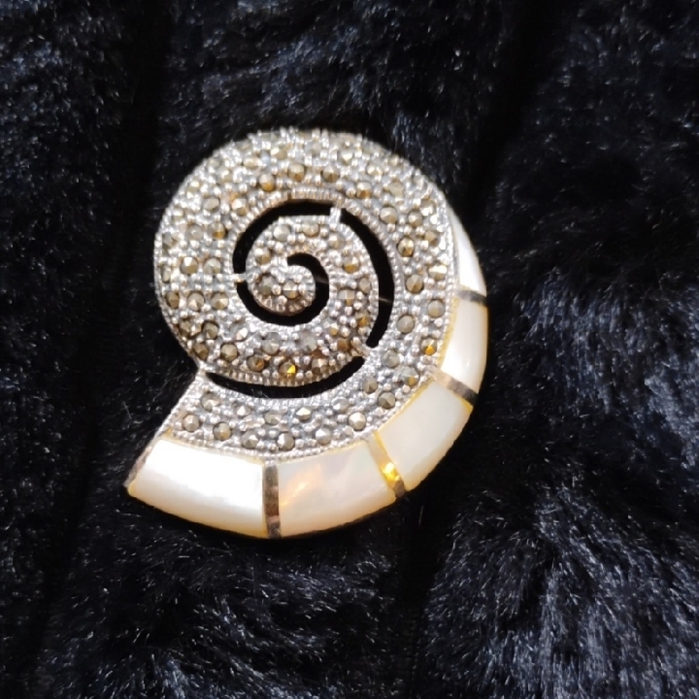 Mother's Of Pearl 925 Sterling Silver Brooch
